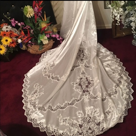 Wedding Dress - Picture 5 of 7